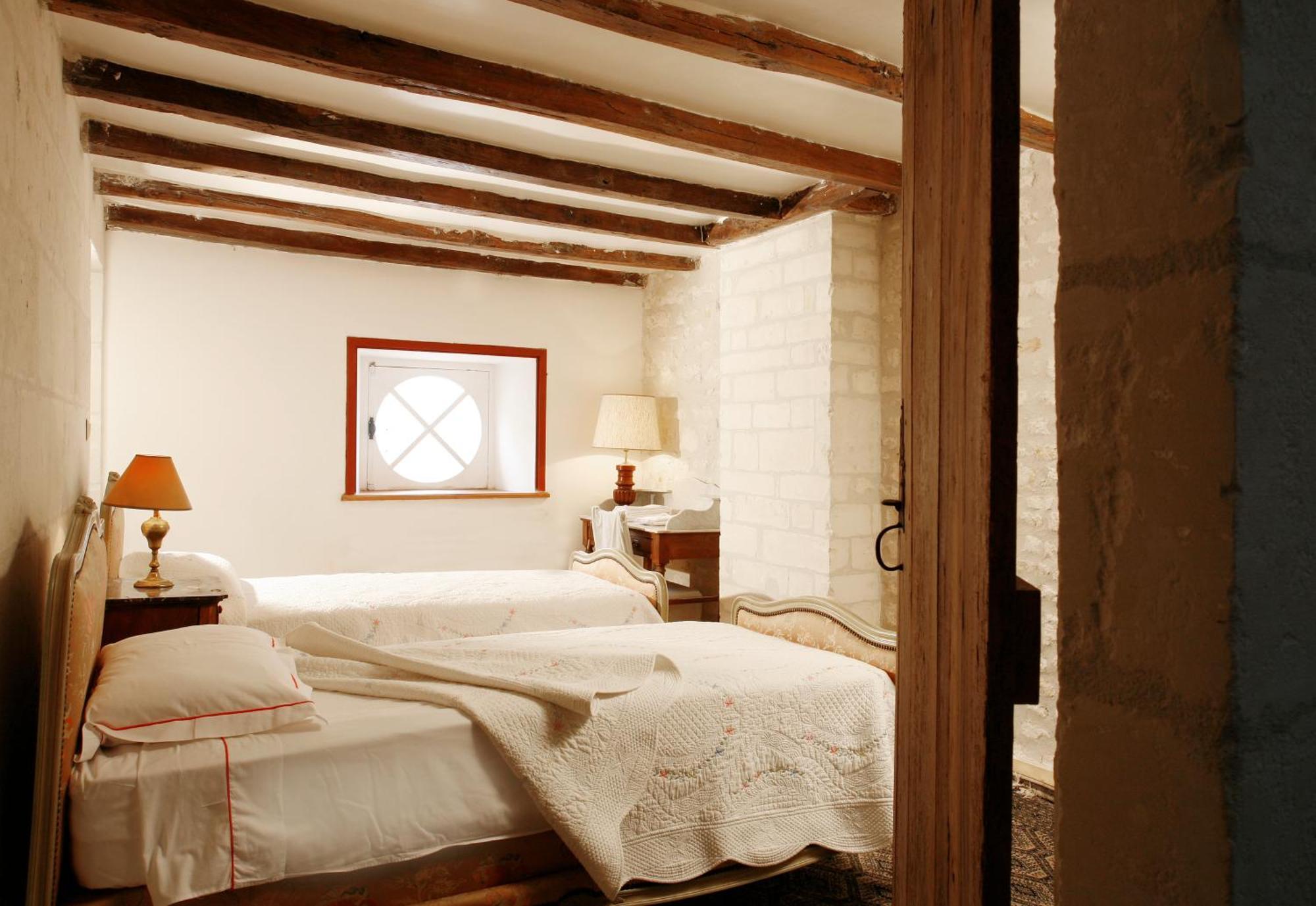 La Porte Rouge - The Red Door Inn Saintes Esterno foto