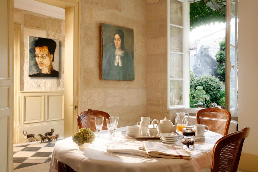 La Porte Rouge - The Red Door Inn Saintes Esterno foto