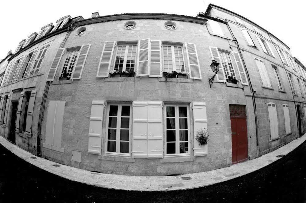 La Porte Rouge - The Red Door Inn Saintes Esterno foto